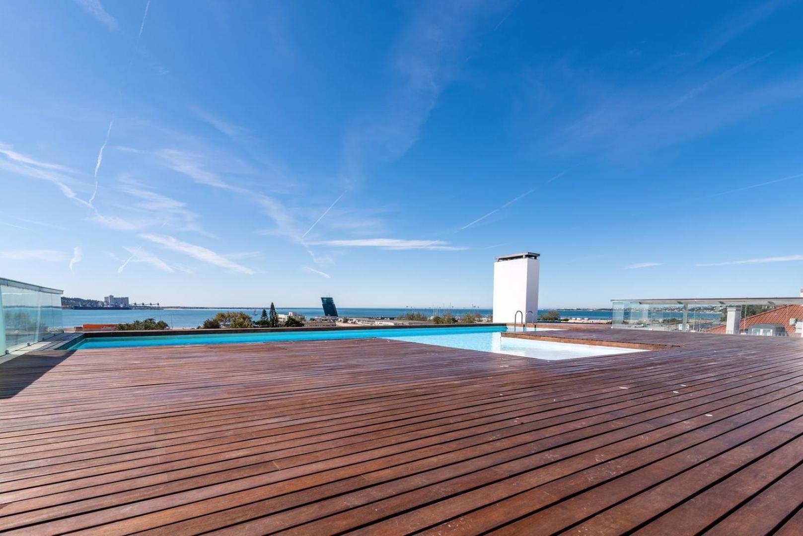 Ferienwohnung Guestready - Alges Apt With Stunning Rooftop Pool Exterior foto
