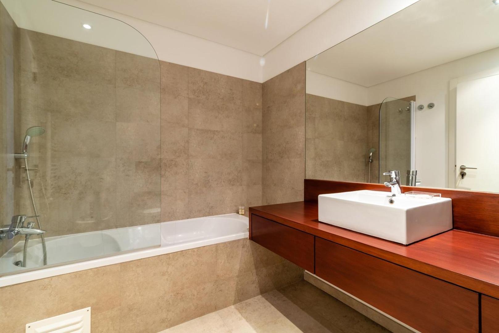 Ferienwohnung Guestready - Alges Apt With Stunning Rooftop Pool Exterior foto