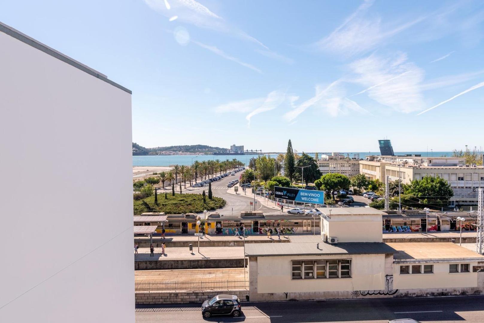 Ferienwohnung Guestready - Alges Apt With Stunning Rooftop Pool Exterior foto
