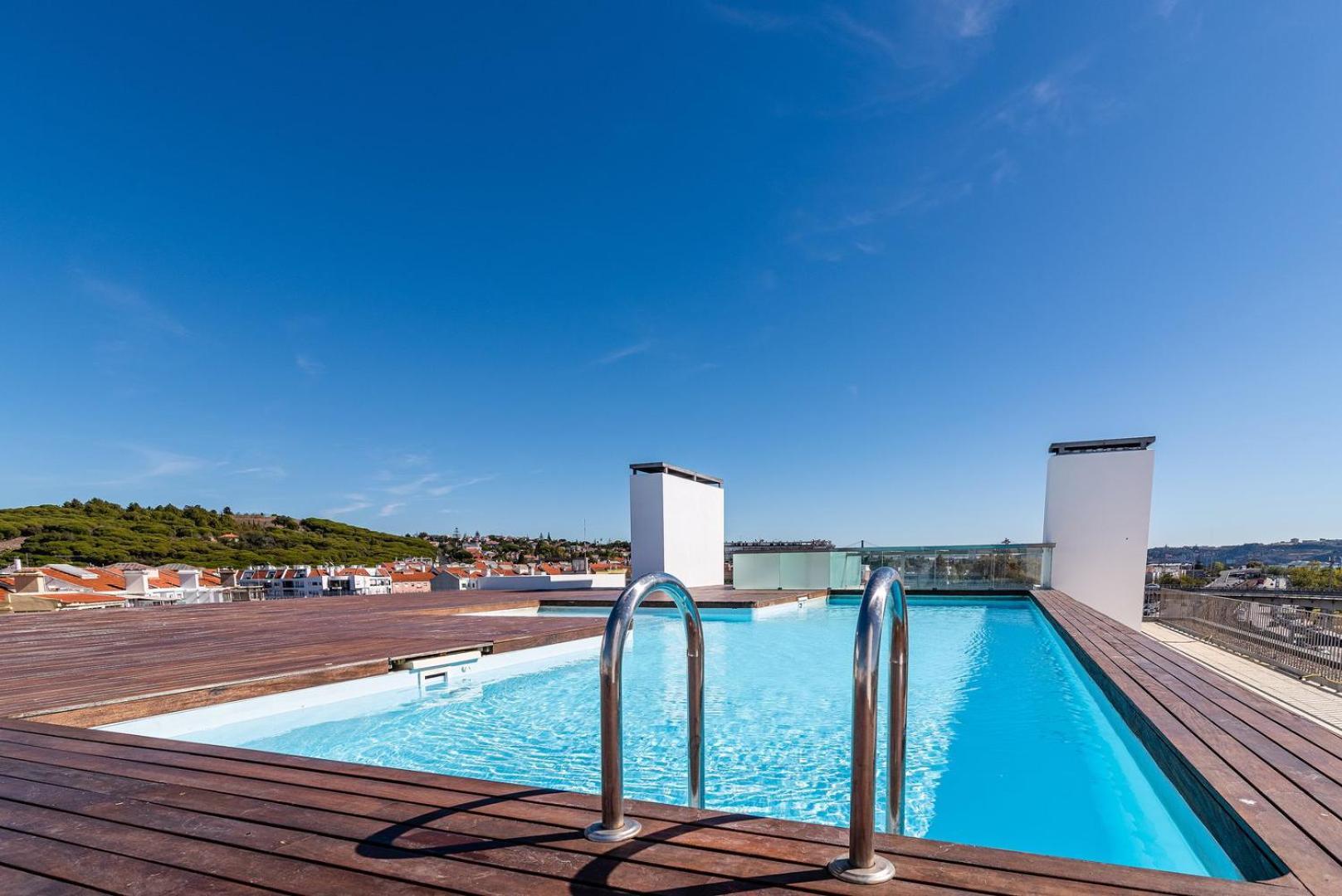 Ferienwohnung Guestready - Alges Apt With Stunning Rooftop Pool Exterior foto
